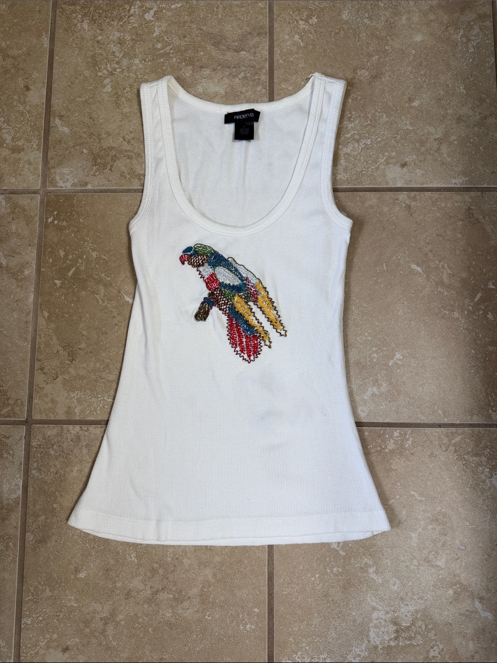 ❤️Arden B white ribbed tank with embellished Beaded Parrot.🦜